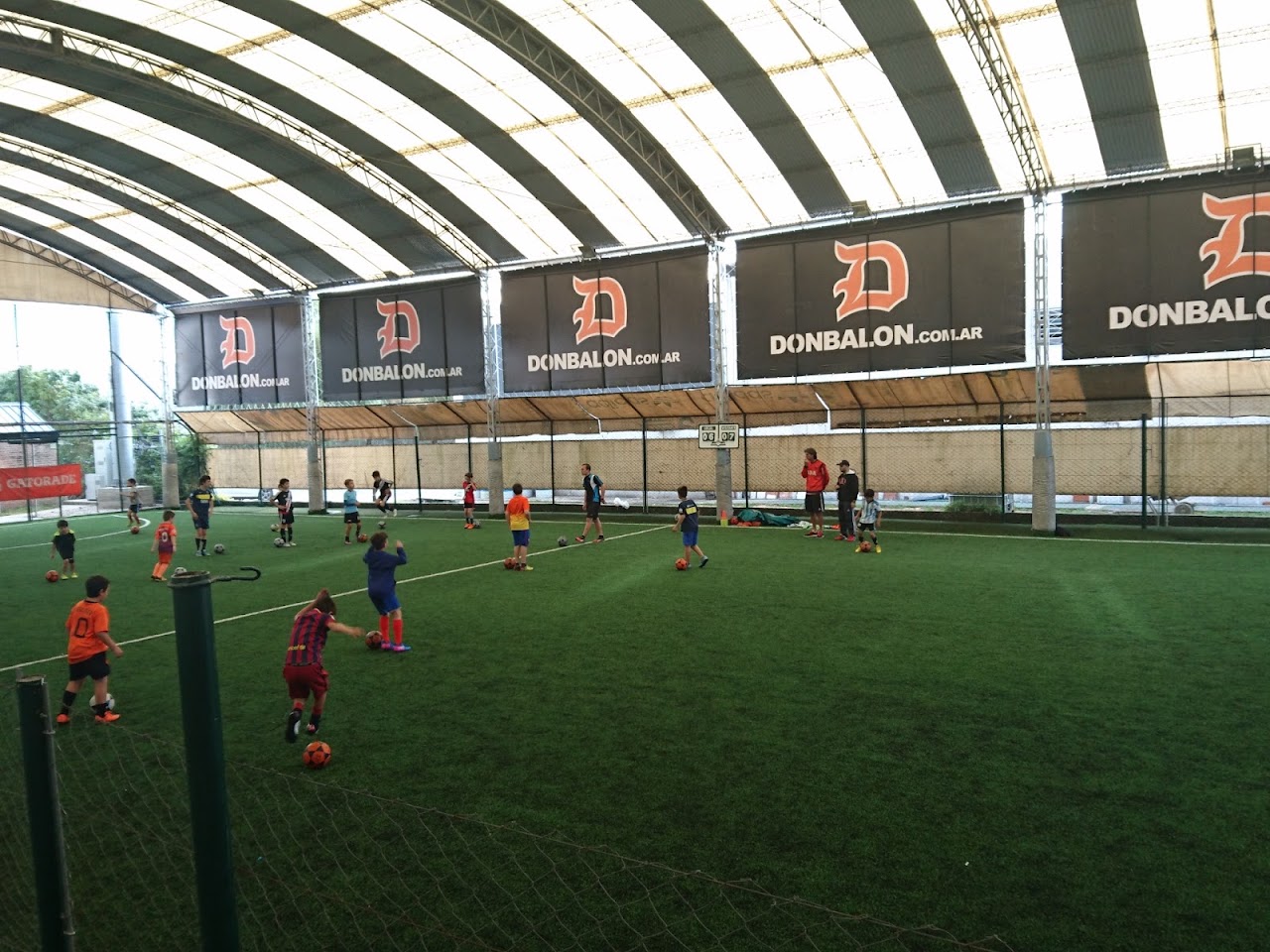 Cancha de fútbol 5 techada